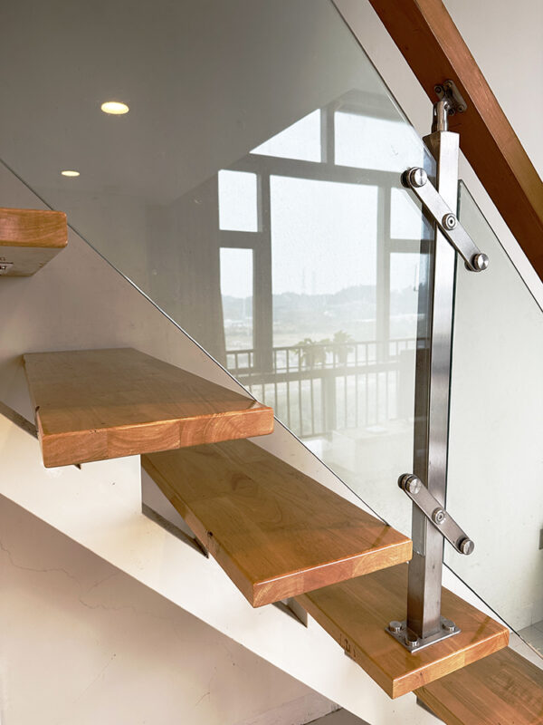 Stainless steel square pipe post on glass balcony railing glass clips